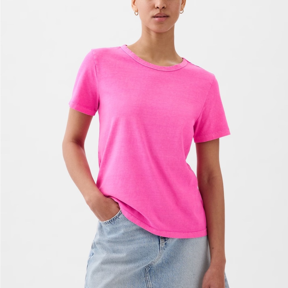 GAP tshirt hot pink never worn